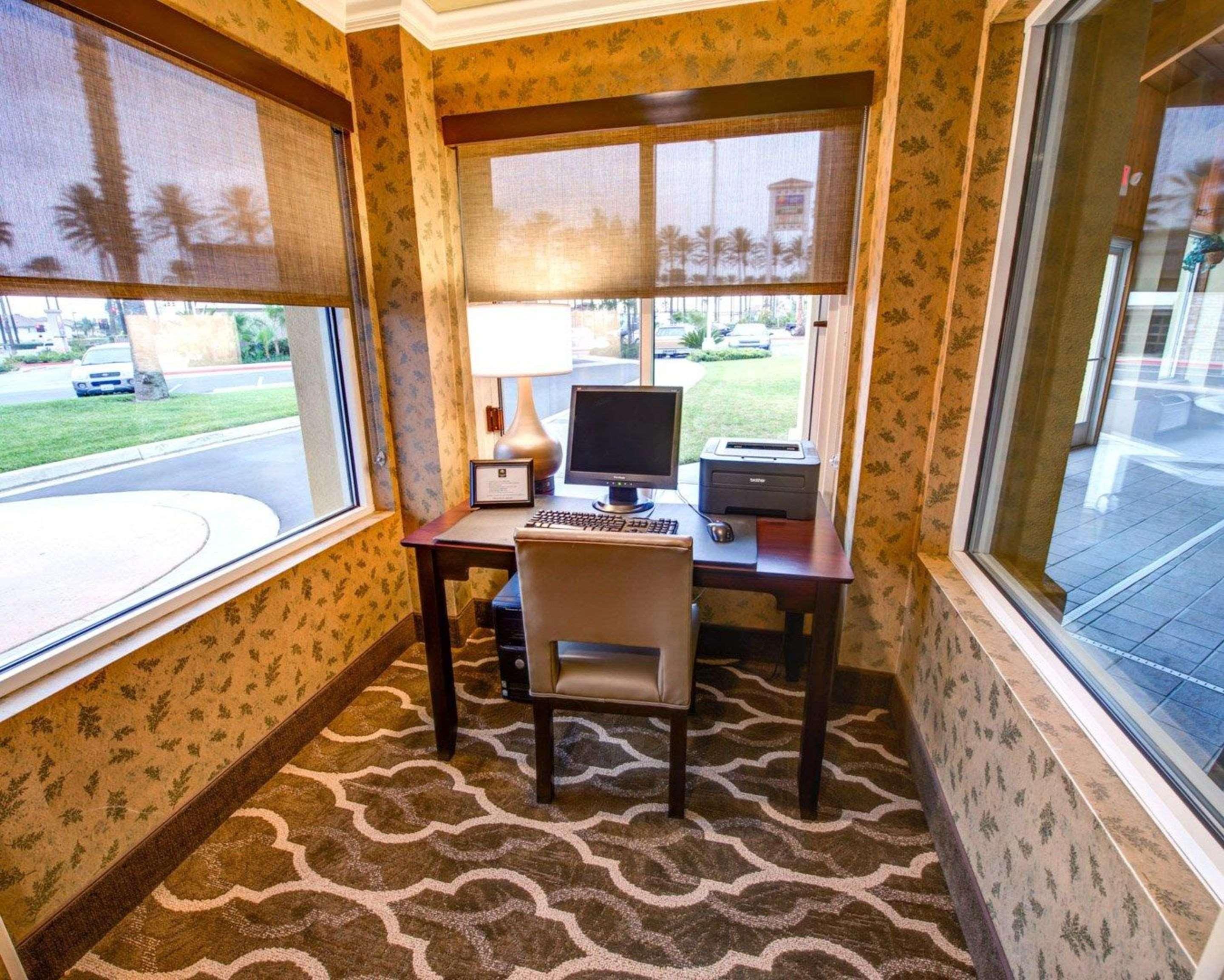 Comfort Inn Fontana Εξωτερικό φωτογραφία