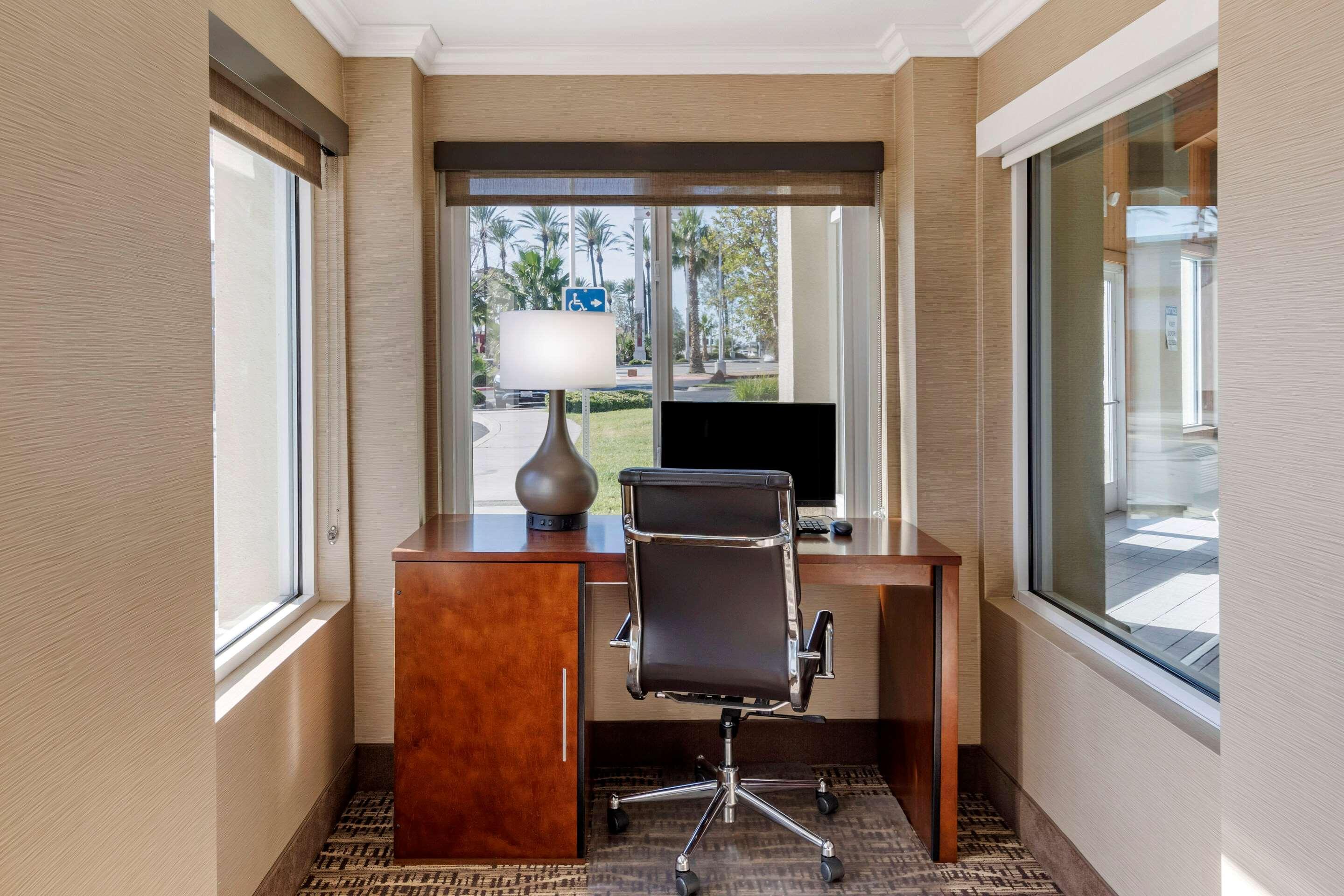 Comfort Inn Fontana Εξωτερικό φωτογραφία